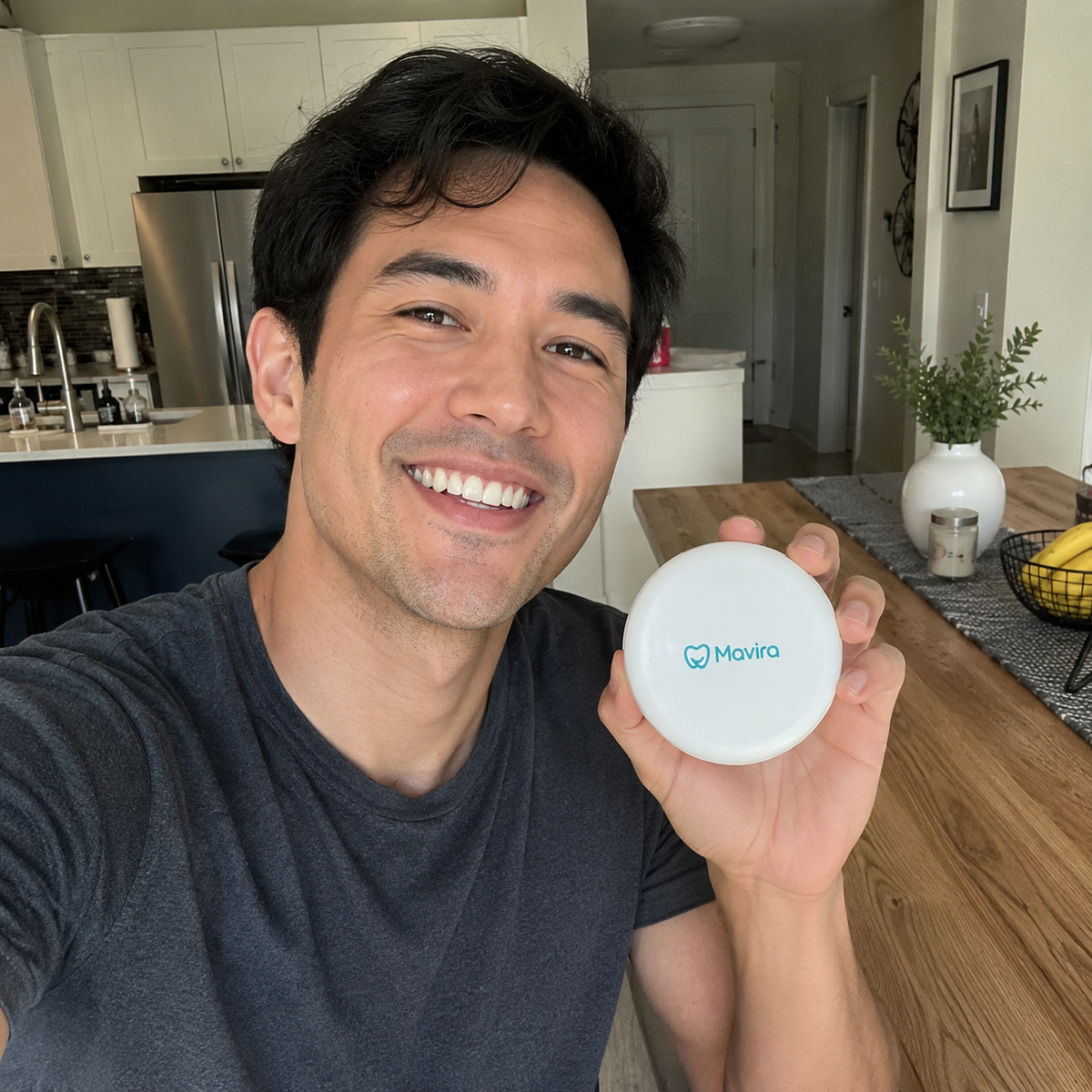 Customer holding a white Mavira retainer case at home