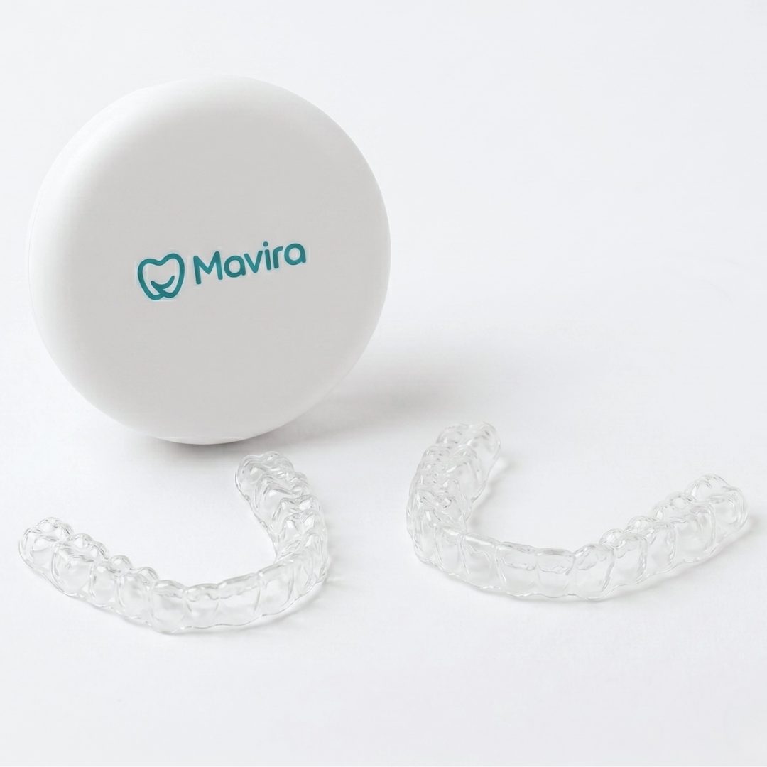 Mavira retainer case with upper and lower clear retainers
